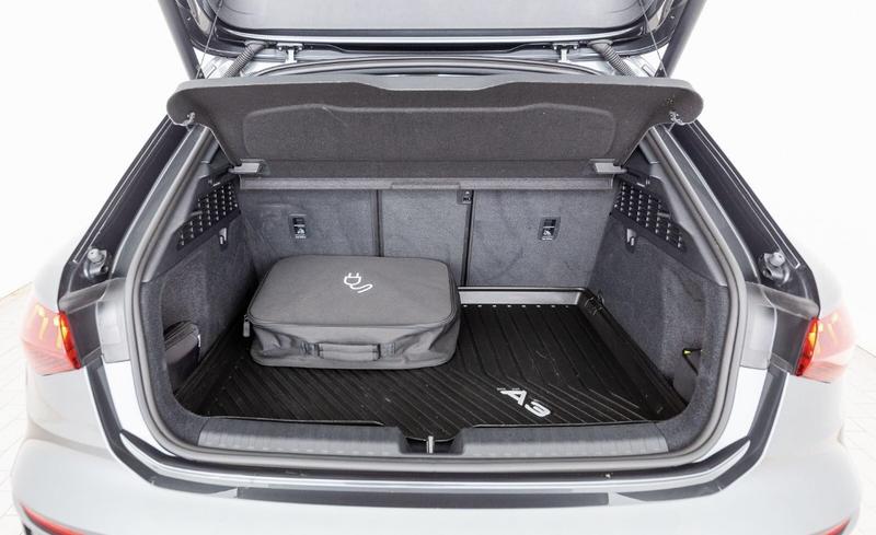 Audi A3 sportback 45 TFSIe s-Line 245 Hybride Rechargeable / Regulateur de Distance Carplay Android Auto Volant Méplat Jantes 18"