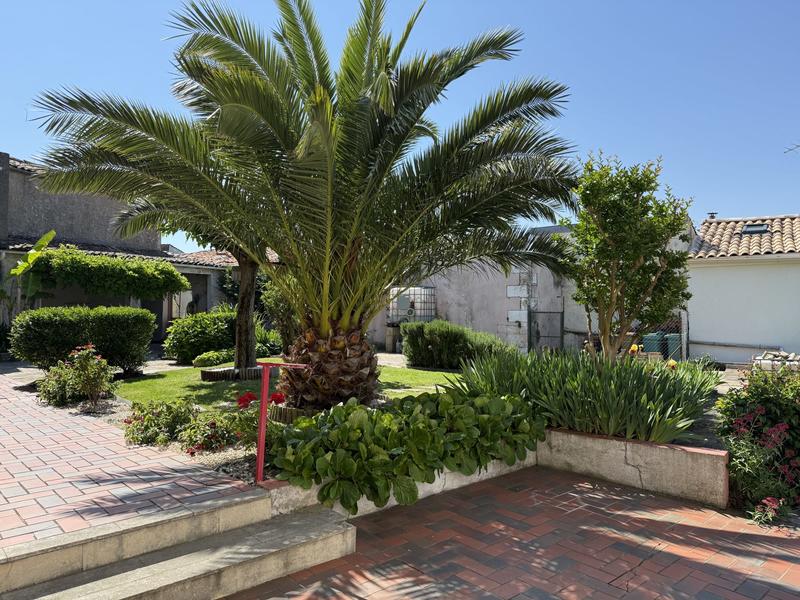 Maison - 184 m² - 9 pièces