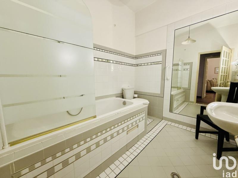 Maison - 1 000 m² - 11 pièces