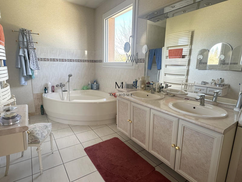 Maison - 190 m² - 5 pièces