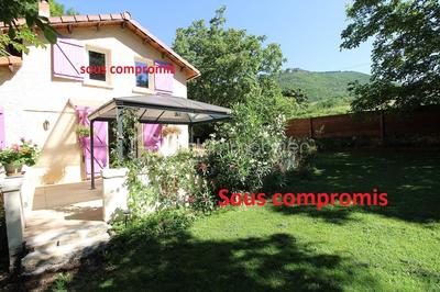 Propriété - 90 m² - 5 pièces