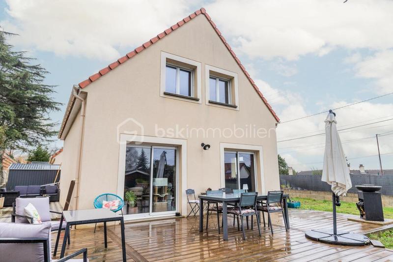 Maison - 94 m² - 5 pièces