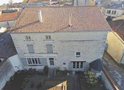 Maison - 495 m² - 10 pièces