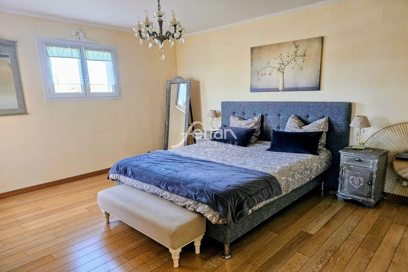 Maison - 214 m² - 7 pièces