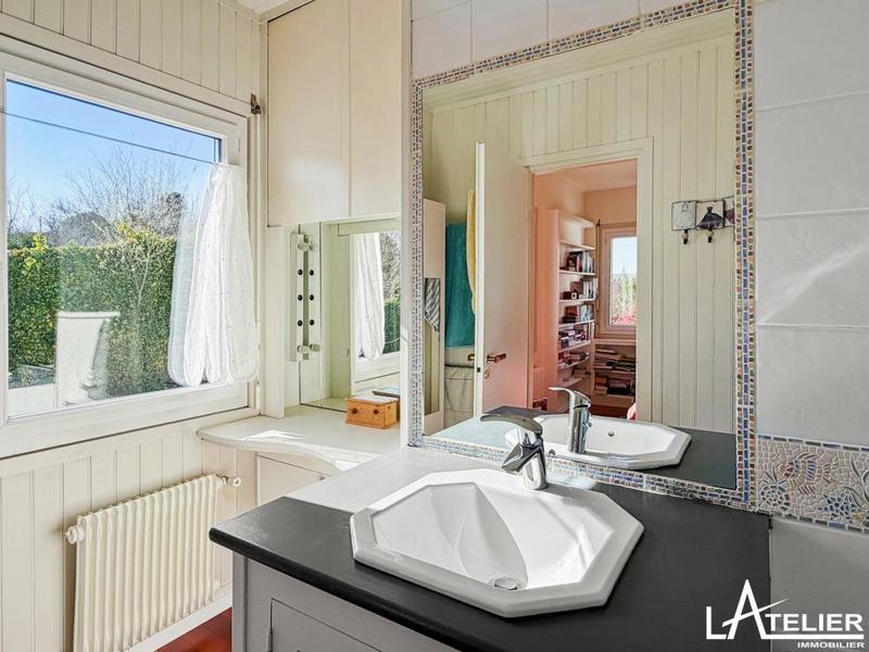 Maison - 209 m² - 8 pièces