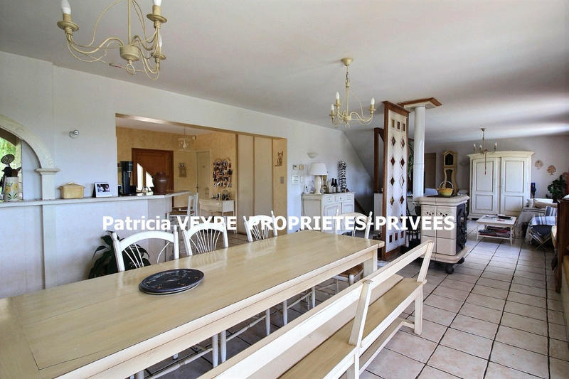 Maison - 277 m² - 8 pièces