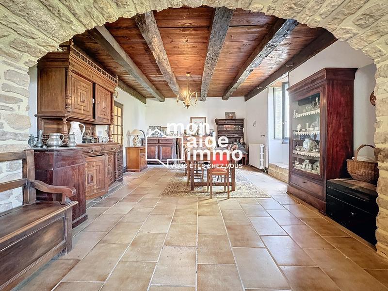 Maison - 305 m² - 8 pièces