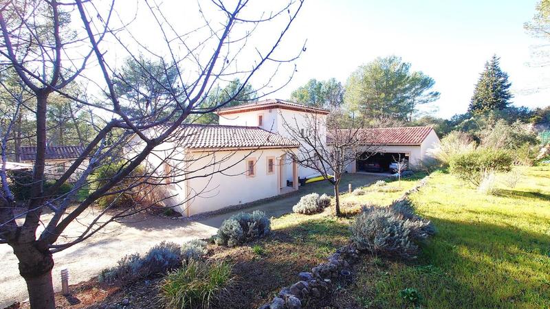 Villa - 251 m² - 5 pièces