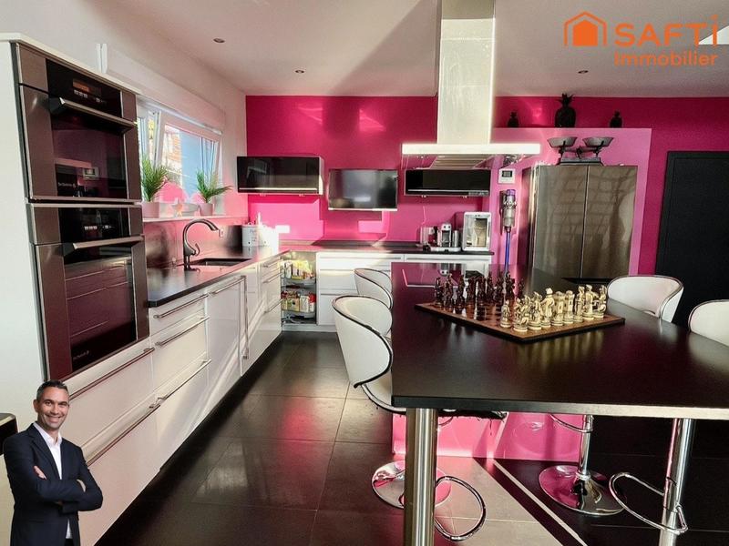 Maison - 236 m² - 5 pièces