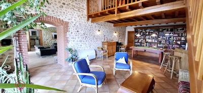 Propriété - 402 m² - 14 pièces