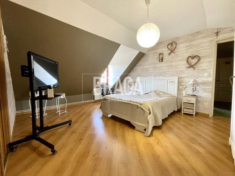 Maison - 240 m² - 8 pièces