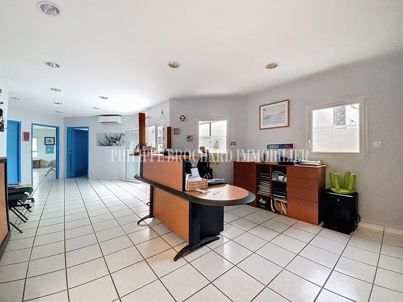 Local d'activités - 139 m² - 6 pièces