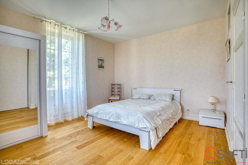 Maison - 180 m² - 5 pièces