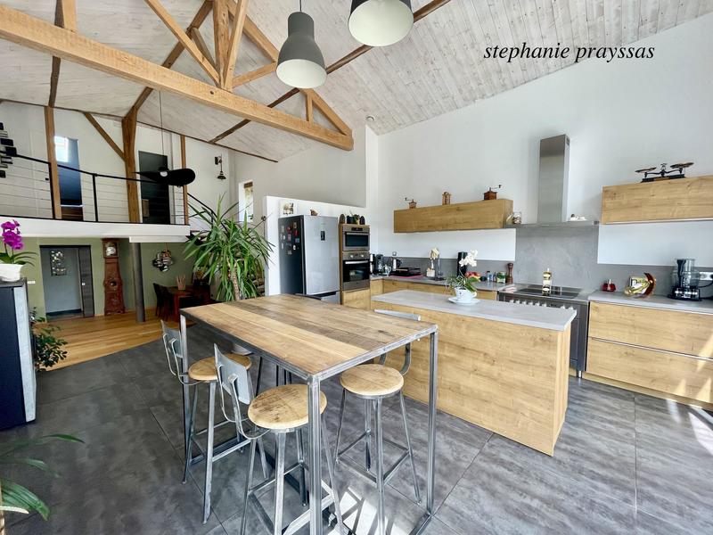 Maison - 200 m² - 6 pièces