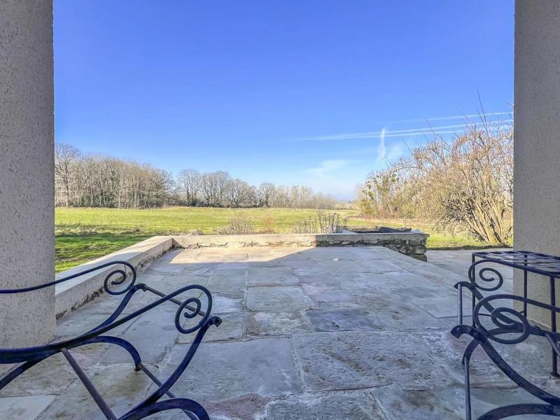 Demeure - 254 m² - 10 pièces