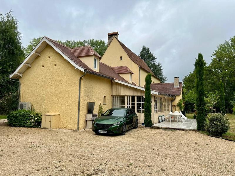 Maison traditionnelle - 286 m² - 13 pièces