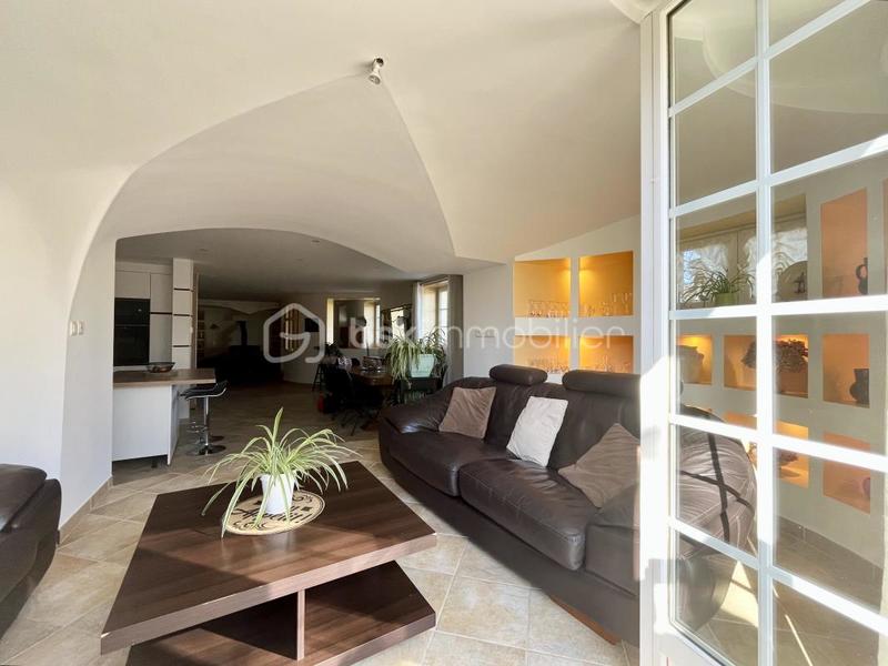 Maison - 201 m² - 7 pièces