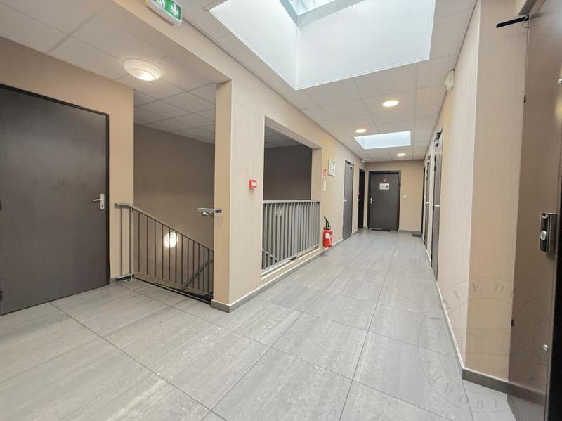 Bureau - 68 m² - 7 pièces