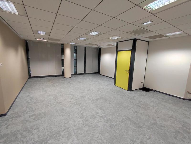 Bureau - 73 m² - 1 pièce