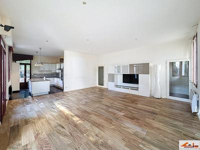 Appartement - 111 m² - 4 pièces