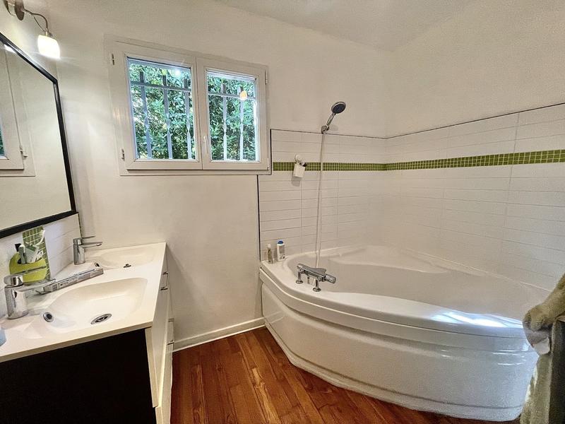 Villa - 210 m² - 9 pièces