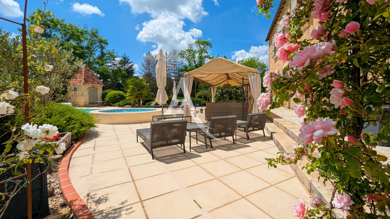 Demeure - 717 m² - 27 pièces