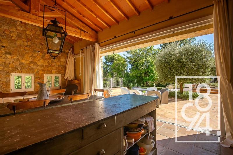 Maison - 224 m² - 5 pièces