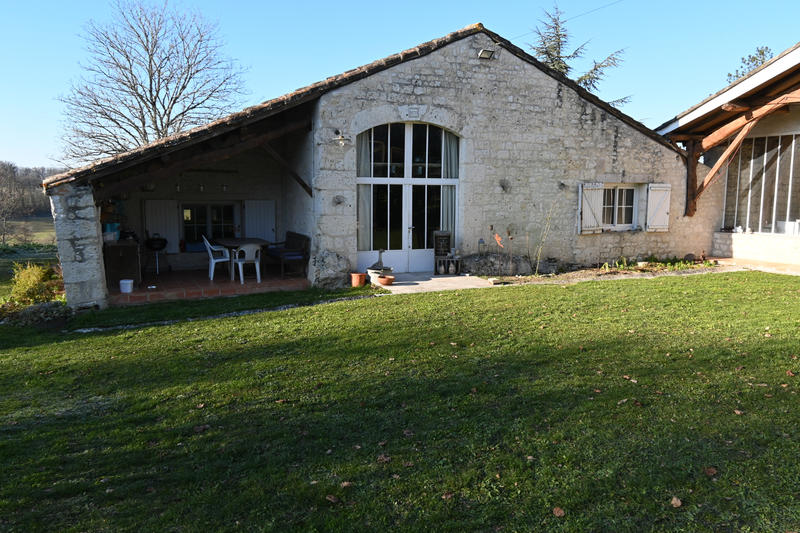 Maison - 238 m² - 8 pièces
