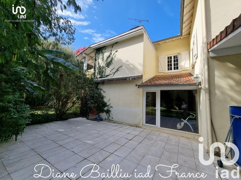 Maison de ville - 263 m² - 8 pièces
