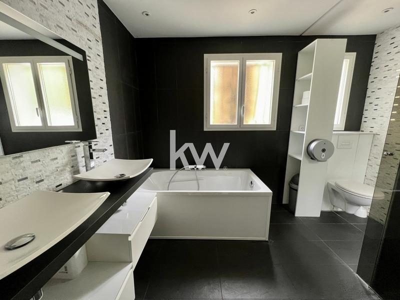 Maison - 190 m² - 9 pièces