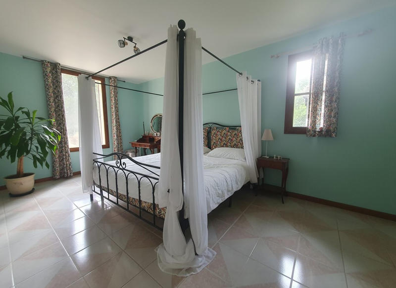 Maison - 250 m² - 5 pièces