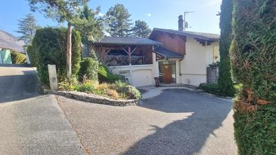 Villa - 214 m² - 6 pièces