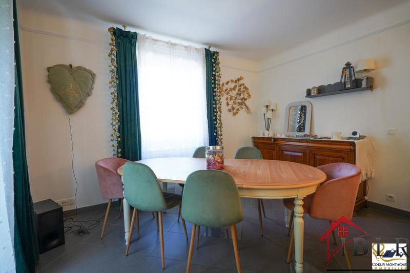 Maison - 196 m² - 9 pièces