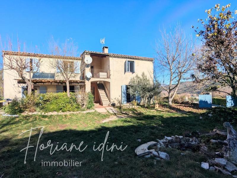 Maison - 200 m² - 8 pièces