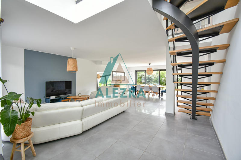 Maison - 181 m² - 7 pièces