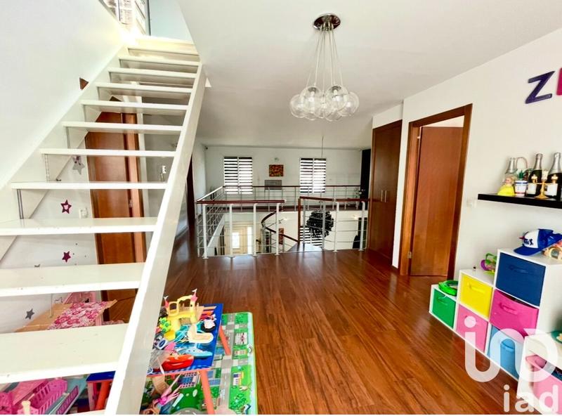 Maison - 211 m² - 7 pièces