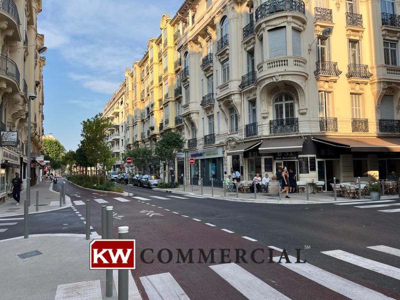 Fonds de commerce - Magasins - 160 m²