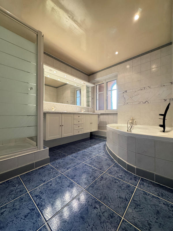 Appartement - 115 m² - 5 pièces