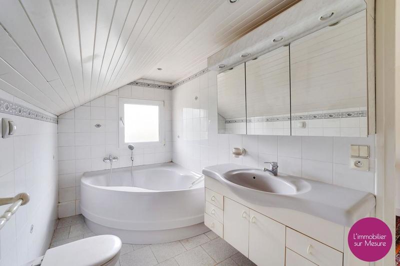 Maison - 215 m² - 8 pièces