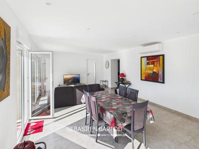 Maison - 208 m² - 4 pièces