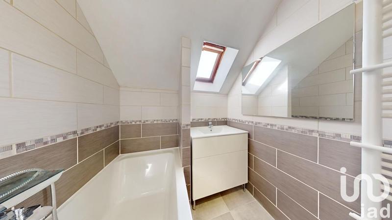 Maison - 97 m² - 5 pièces