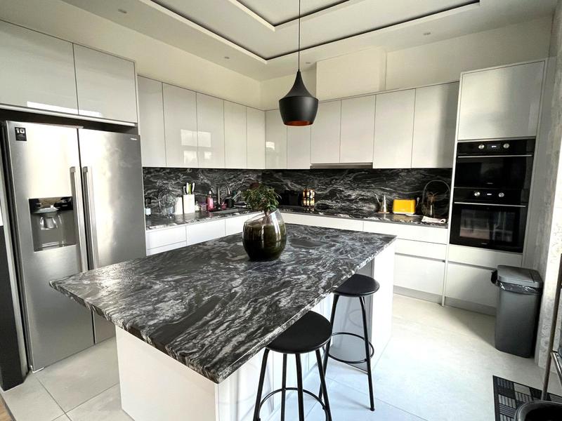 Maison ancienne - 212 m² - 8 pièces