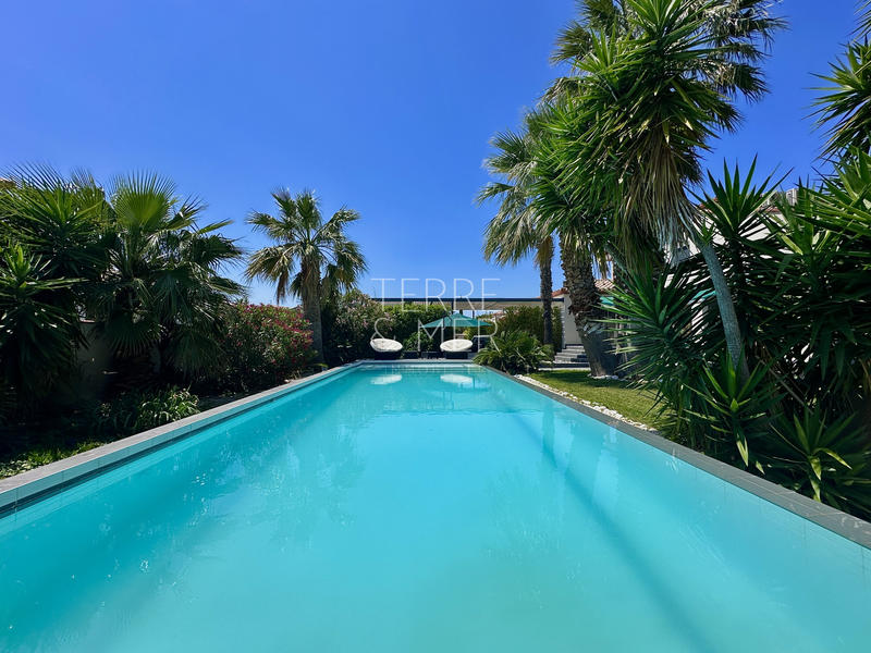 Maison - 240 m² - 7 pièces