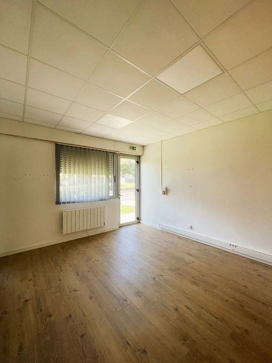 Local commercial - 93 m² - 3 pièces