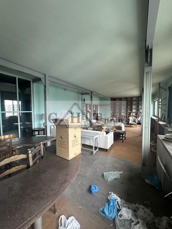 Entrepôt - 1 200 m²