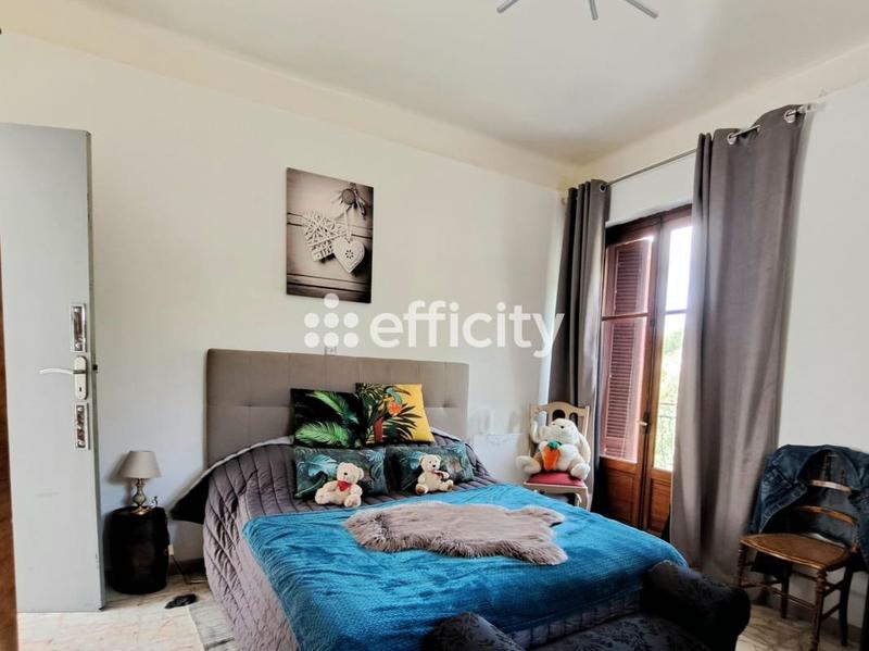 Maison - 250 m² - 4 pièces