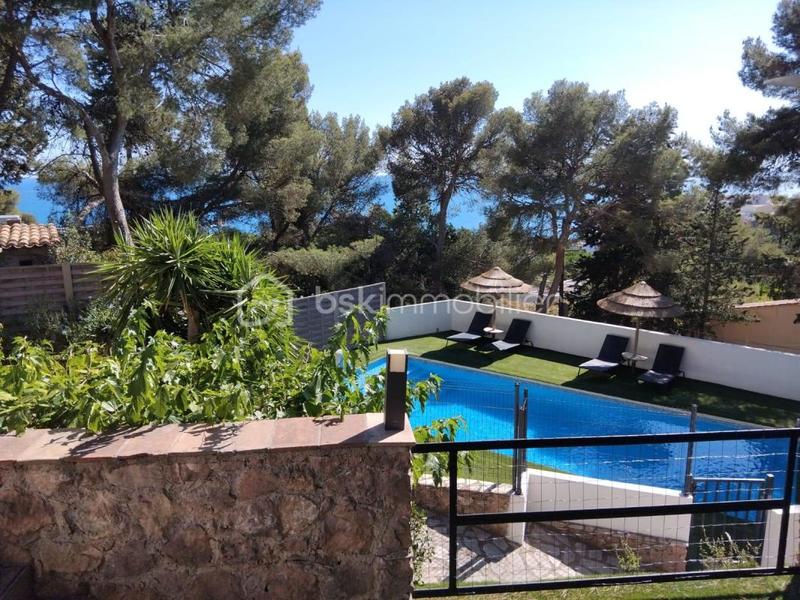 Propriété - 222 m² - 6 pièces