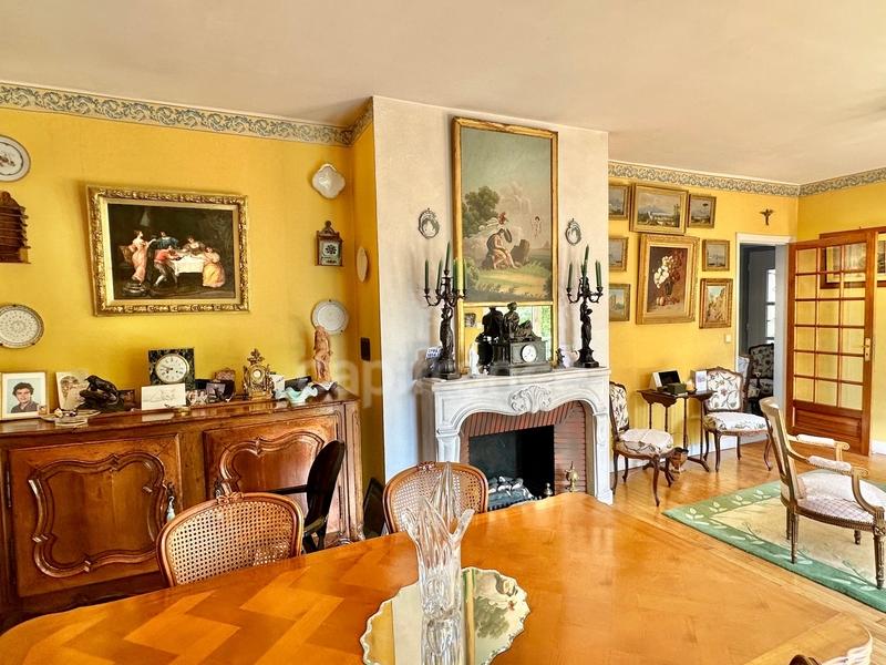 Maison - 210 m² - 8 pièces