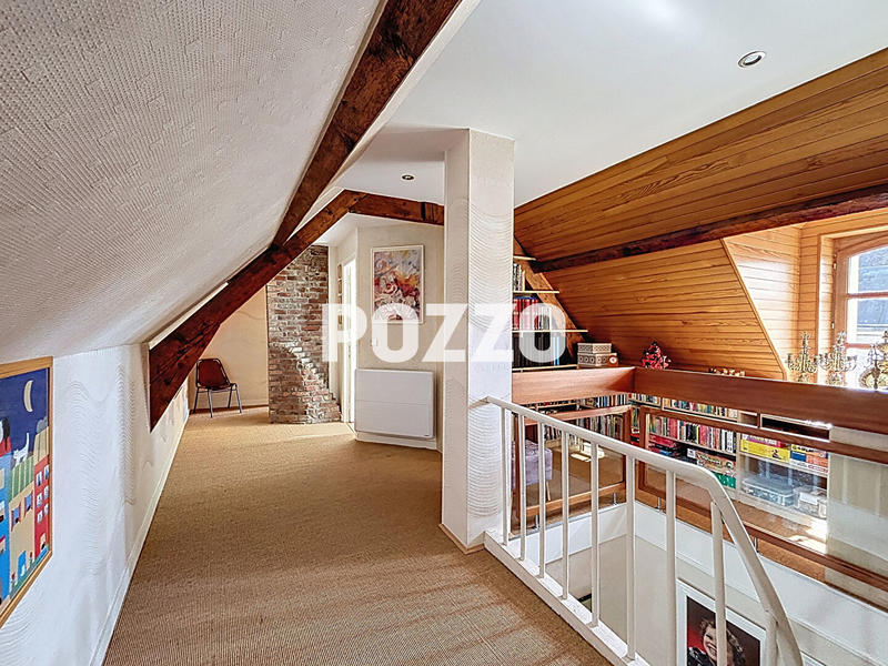 Maison - 225 m² - 10 pièces