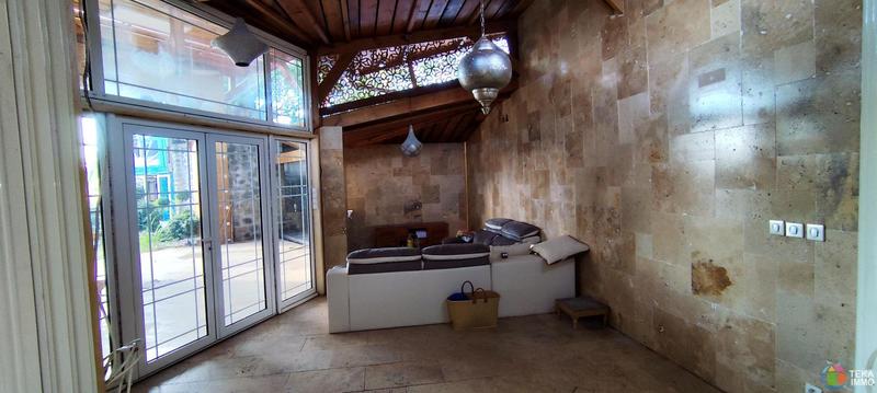 Villa - 241 m² - 5 pièces